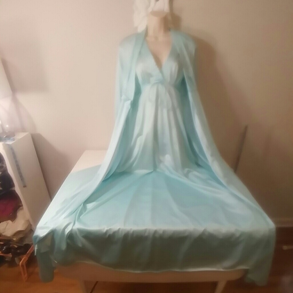 Vintage 70s Val Mode peignoir set, gown and robe